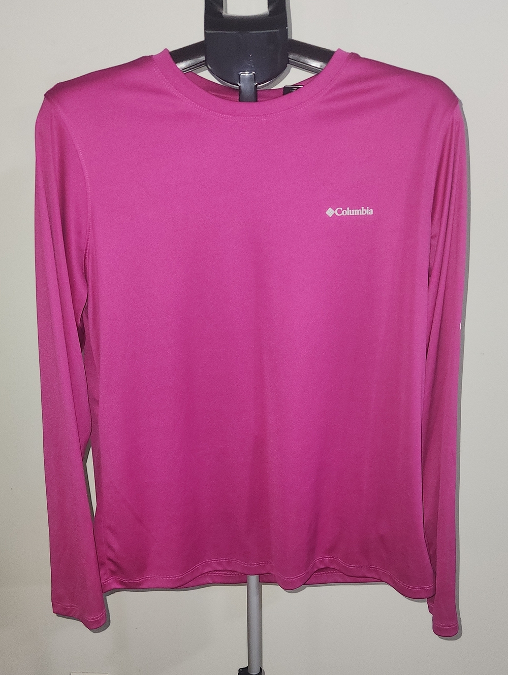 Columbia Womens Omni Shade Performance Shirt - Magenta. Size XL.